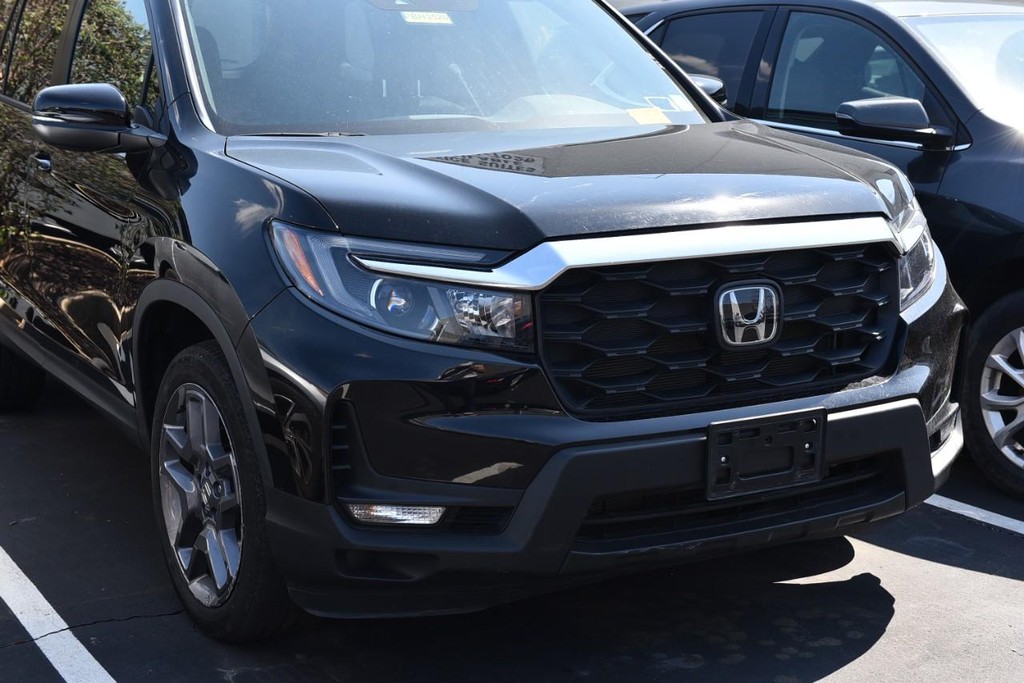 Honda Passport Vehicle Full-screen Gallery Image 2