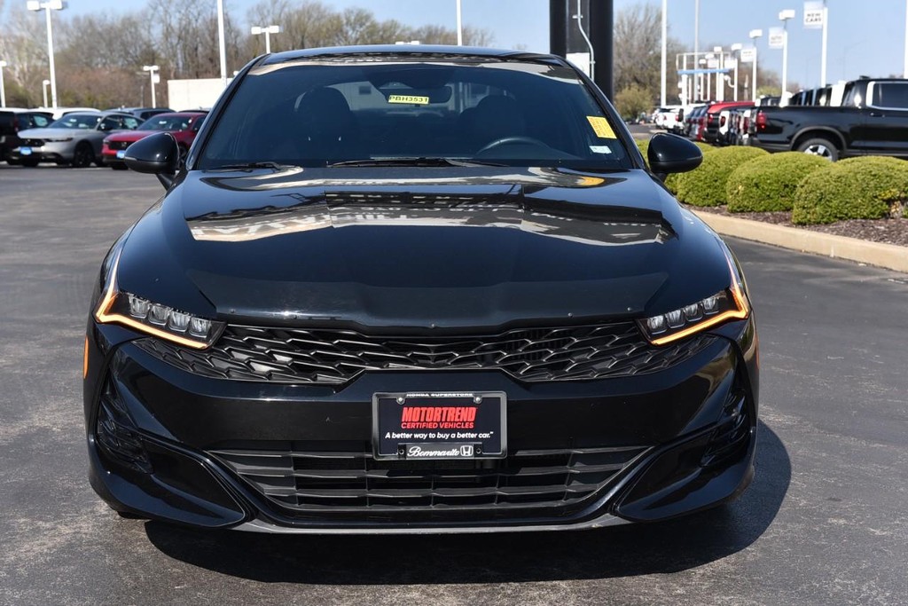 Kia K5 Vehicle Full-screen Gallery Image 4