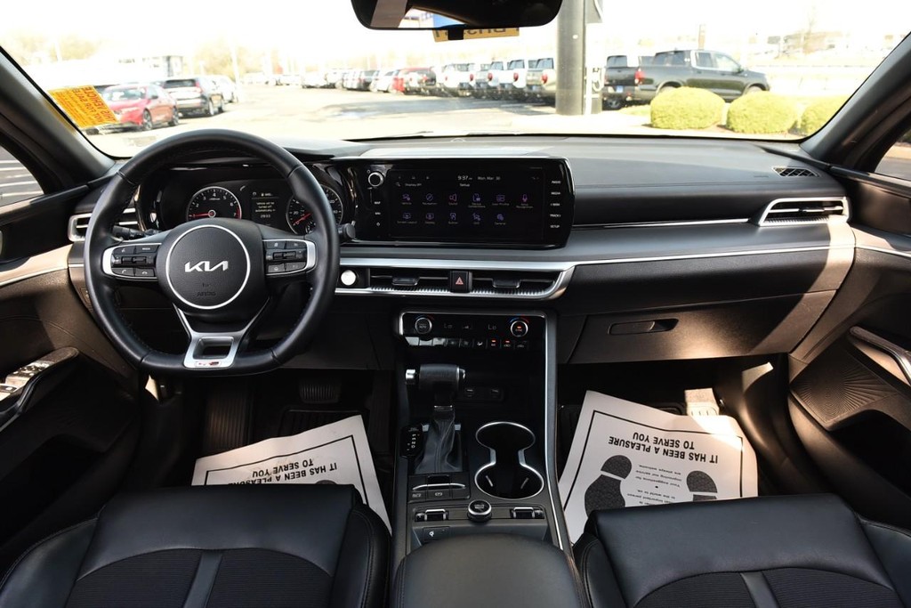 Kia K5 Vehicle Full-screen Gallery Image 7