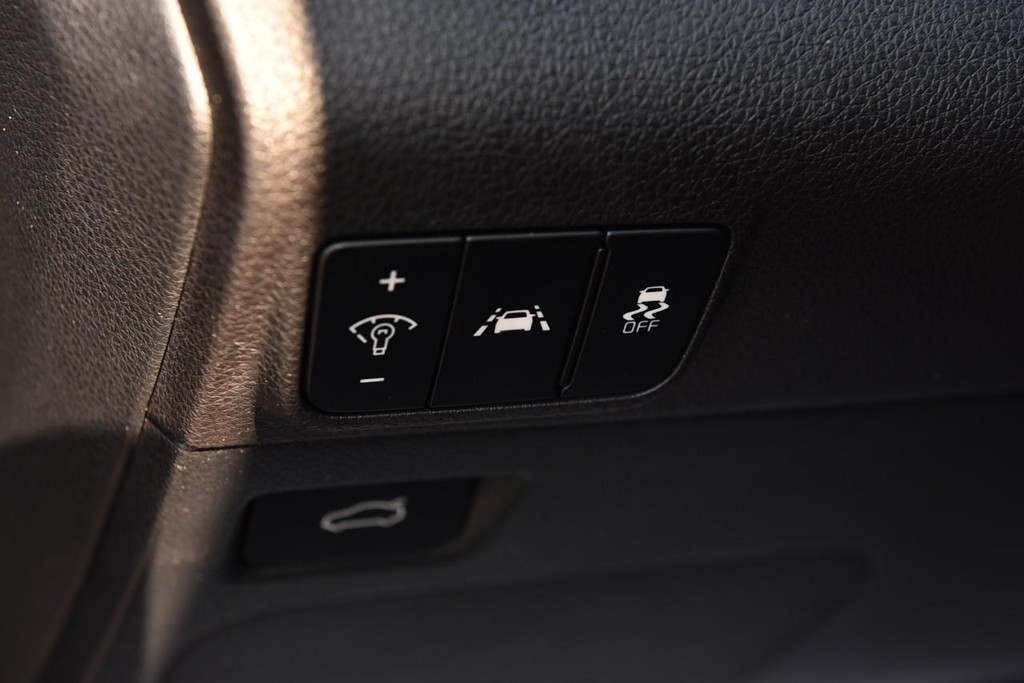 Kia K5 Vehicle Full-screen Gallery Image 10