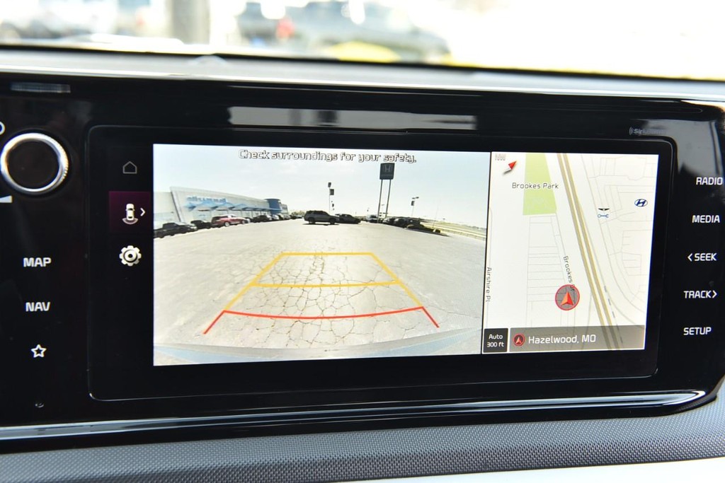 Kia K5 Vehicle Full-screen Gallery Image 12