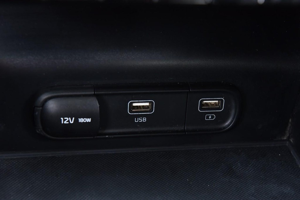 Kia K5 Vehicle Full-screen Gallery Image 15