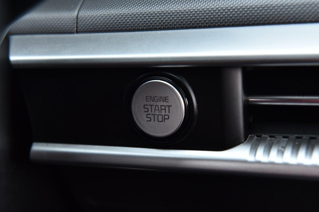 Kia K5 Vehicle Full-screen Gallery Image 17