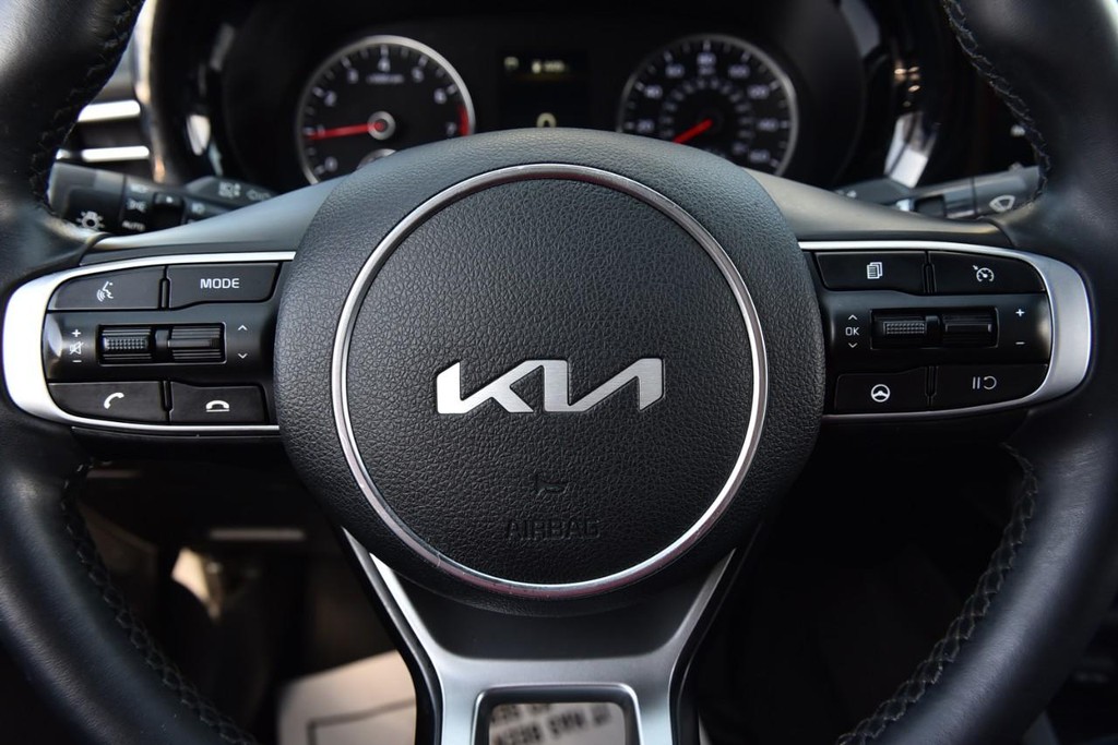 Kia K5 Vehicle Full-screen Gallery Image 18
