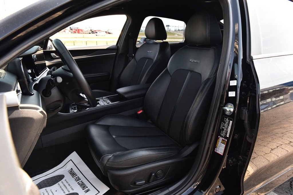 Kia K5 Vehicle Full-screen Gallery Image 19