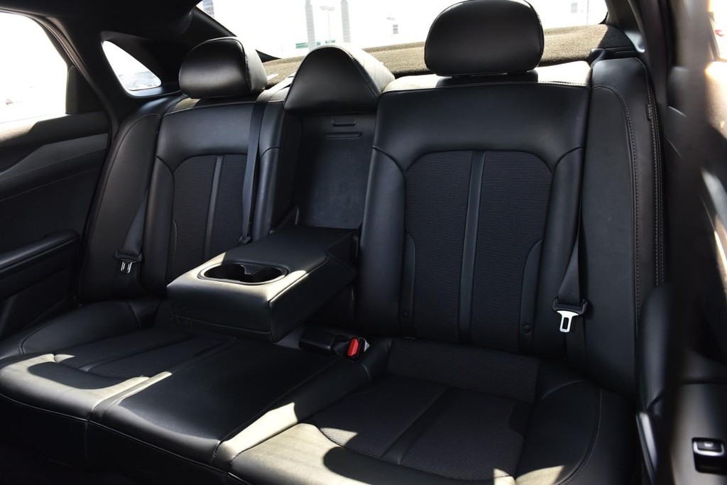 Kia K5 Vehicle Full-screen Gallery Image 21