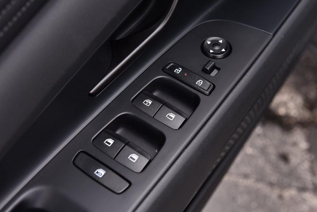 Hyundai Elantra Vehicle Full-screen Gallery Image 8