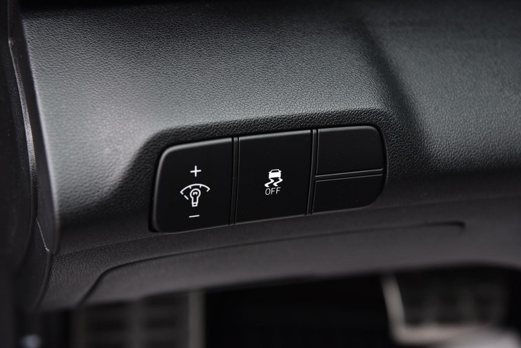 Hyundai Elantra Vehicle Full-screen Gallery Image 10