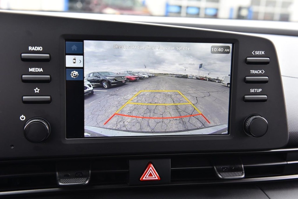 Hyundai Elantra Vehicle Full-screen Gallery Image 12