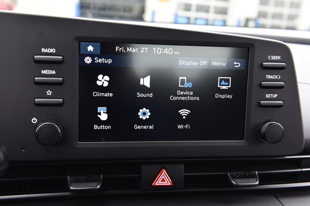 Hyundai Elantra Vehicle Full-screen Gallery Image 13