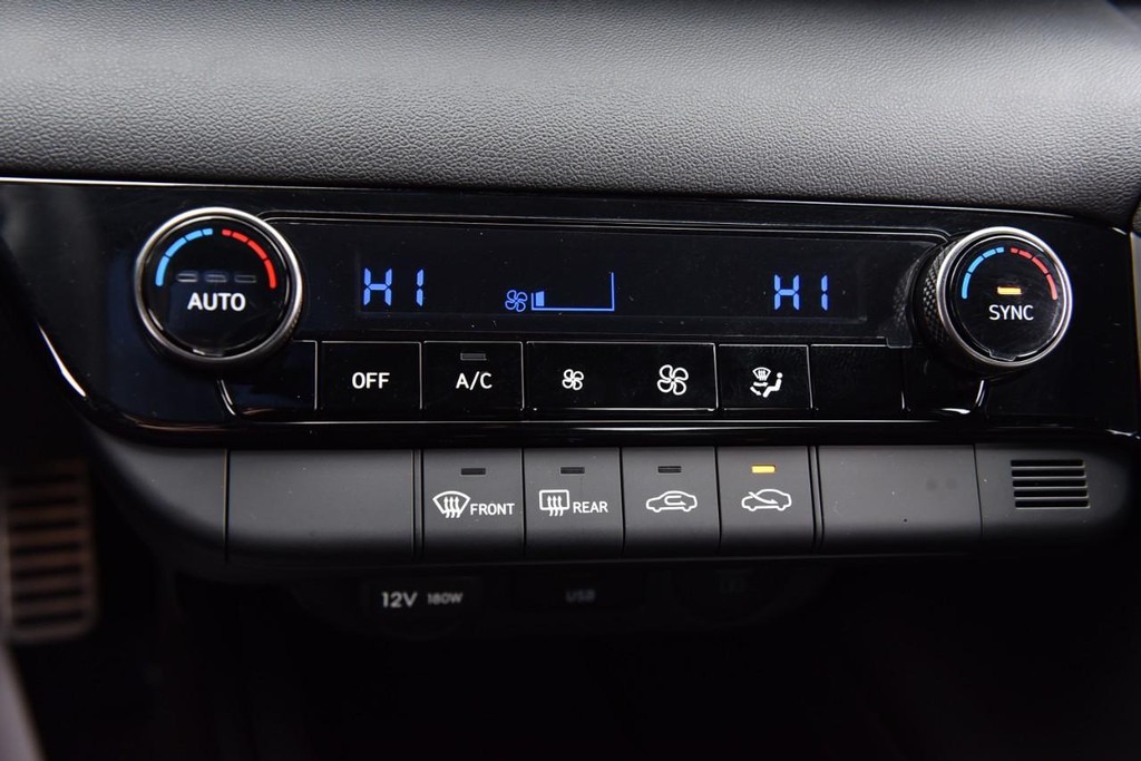 Hyundai Elantra Vehicle Full-screen Gallery Image 14