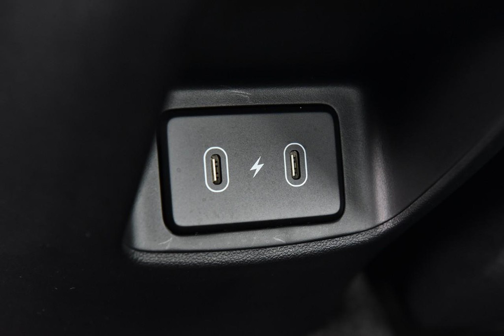 Hyundai Elantra Vehicle Full-screen Gallery Image 22