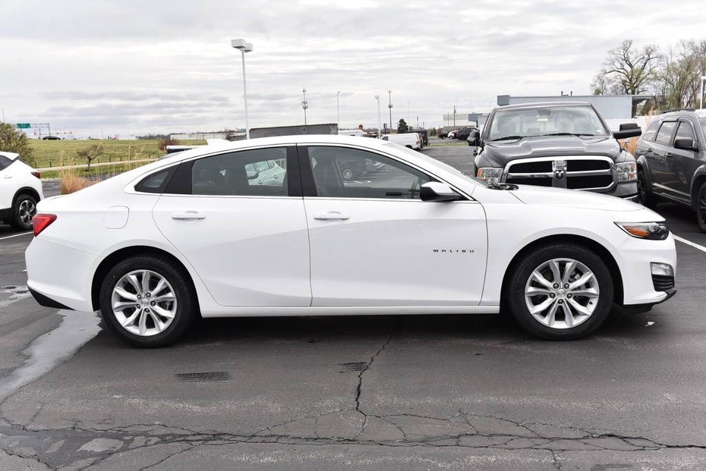 Chevrolet Malibu Vehicle Full-screen Gallery Image 5