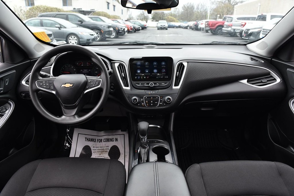 Chevrolet Malibu Vehicle Full-screen Gallery Image 7