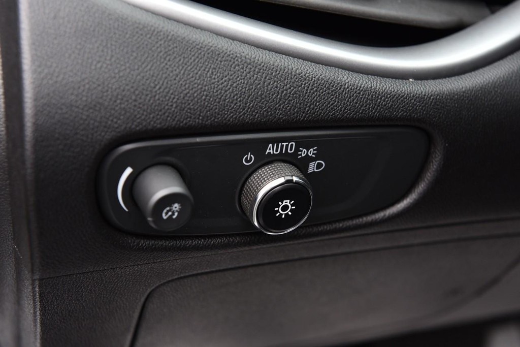 Chevrolet Malibu Vehicle Full-screen Gallery Image 9