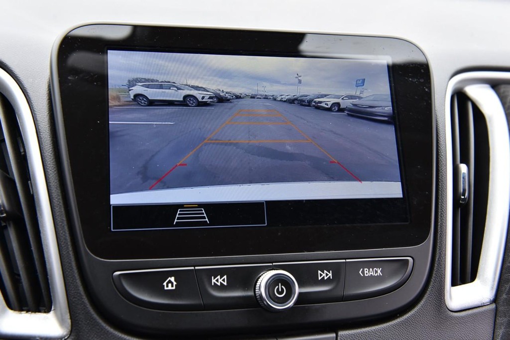 Chevrolet Malibu Vehicle Full-screen Gallery Image 11