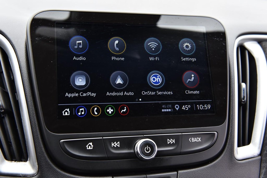 Chevrolet Malibu Vehicle Full-screen Gallery Image 12