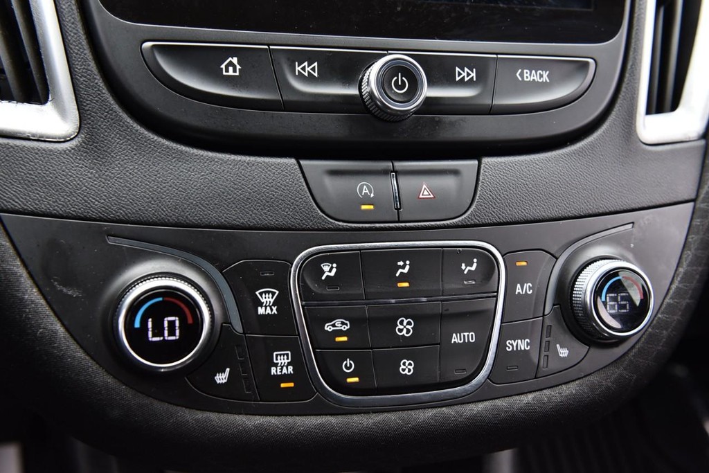 Chevrolet Malibu Vehicle Full-screen Gallery Image 13