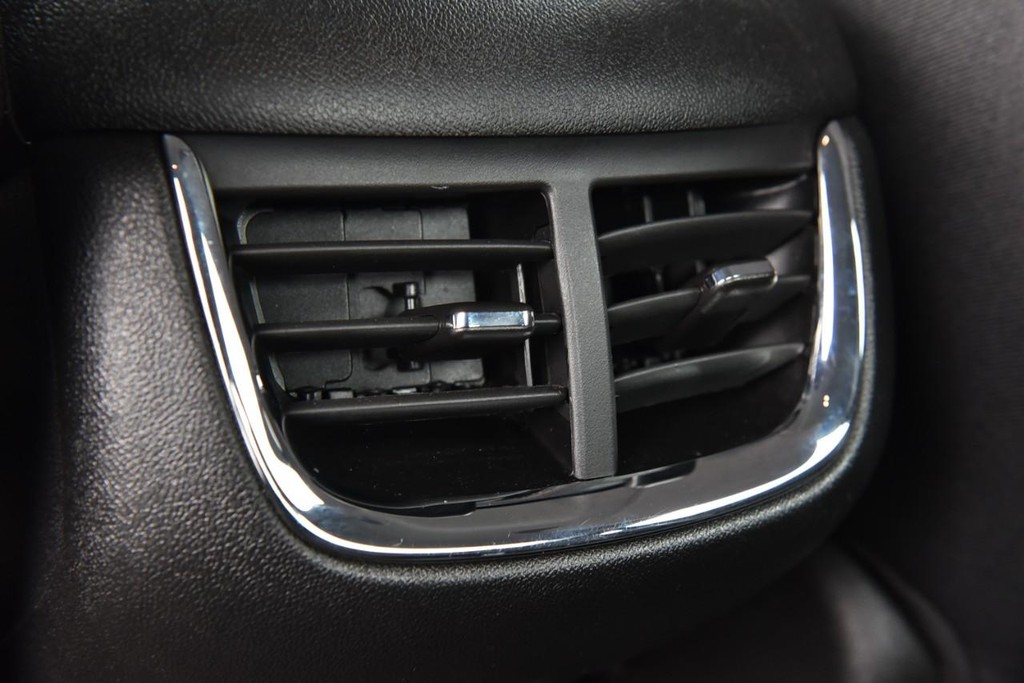 Chevrolet Malibu Vehicle Full-screen Gallery Image 20