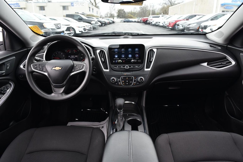 Chevrolet Malibu Vehicle Full-screen Gallery Image 7
