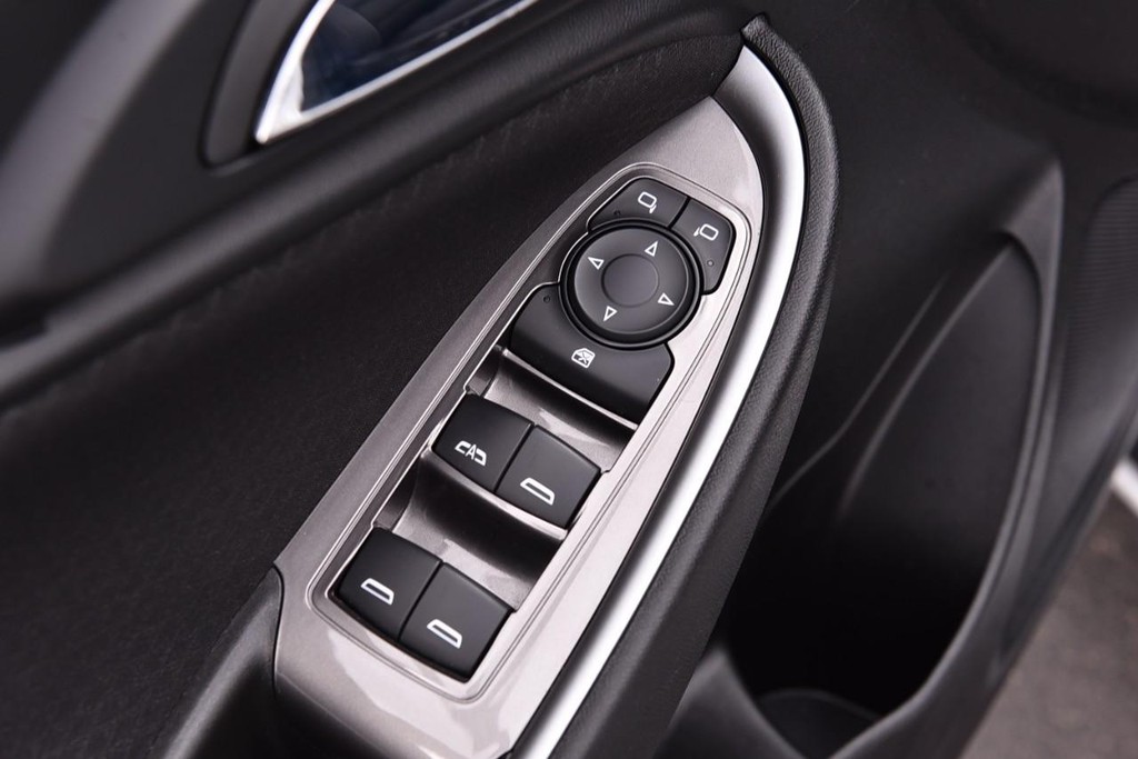 Chevrolet Malibu Vehicle Full-screen Gallery Image 8