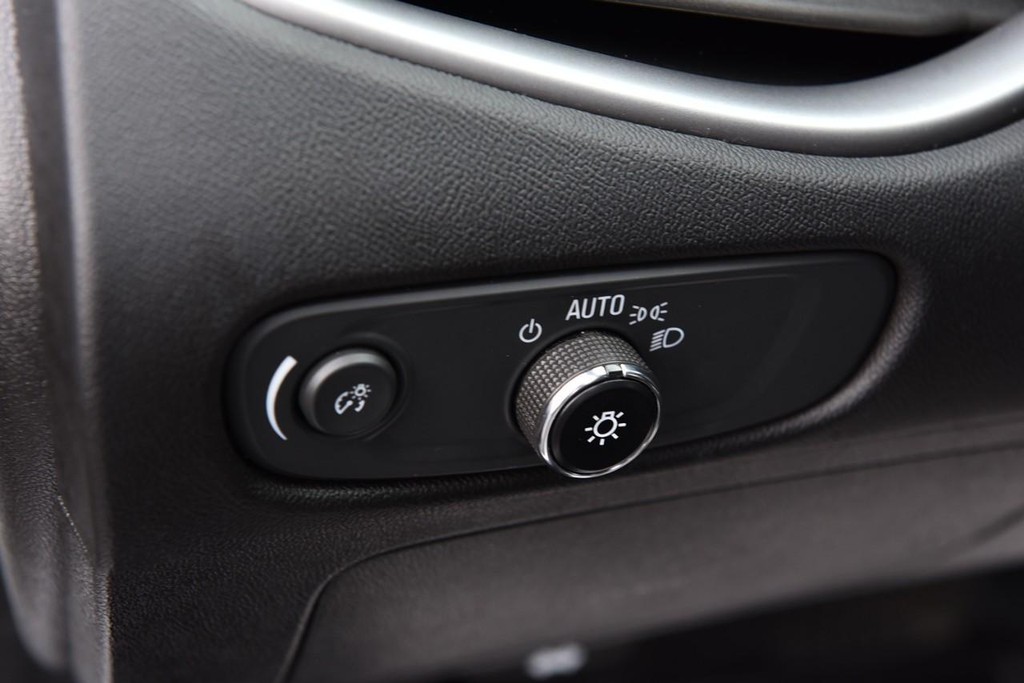 Chevrolet Malibu Vehicle Full-screen Gallery Image 9