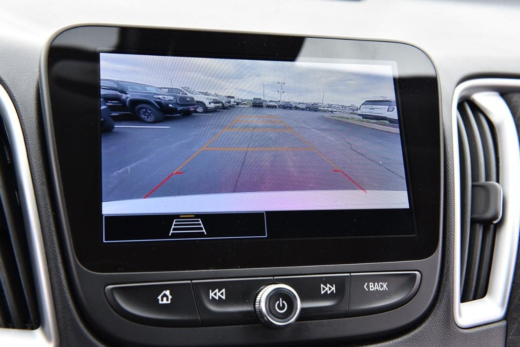 Chevrolet Malibu Vehicle Full-screen Gallery Image 11