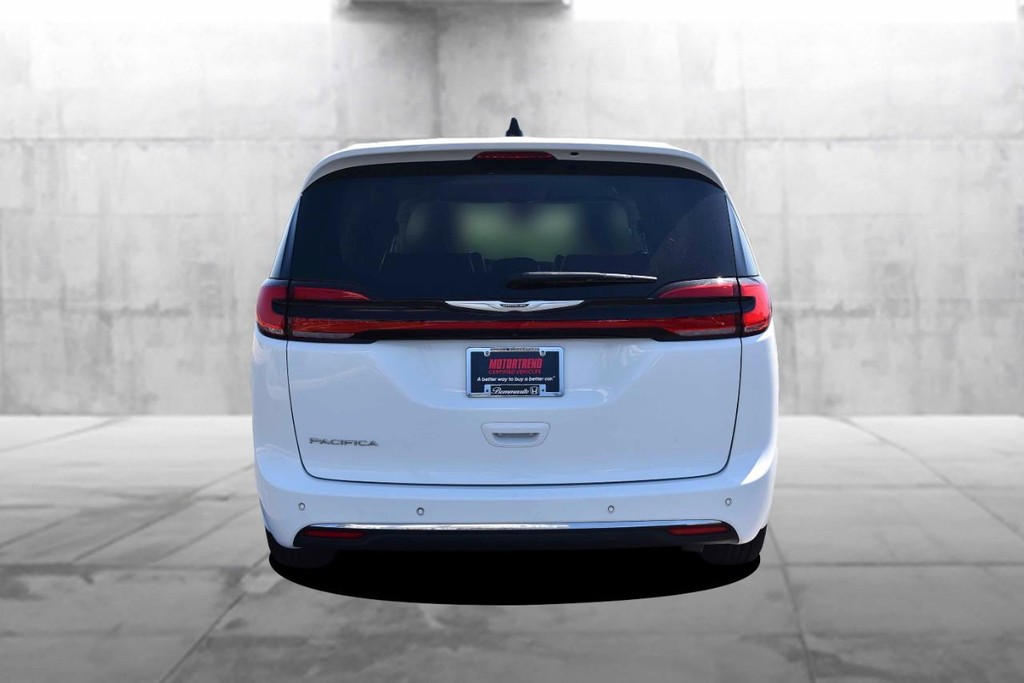 Chrysler Pacifica Vehicle Image 06