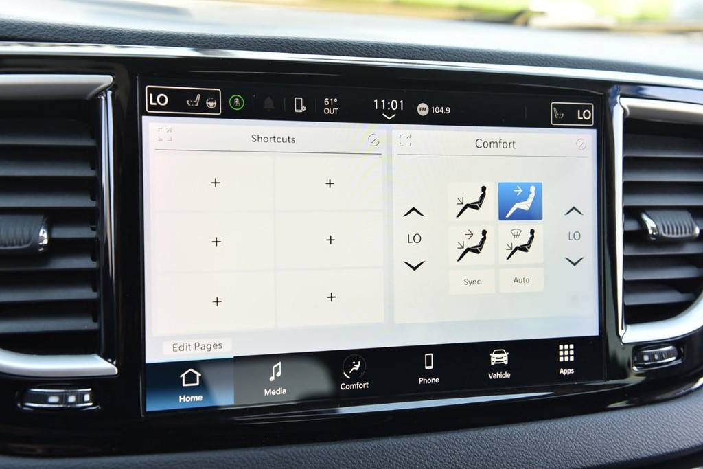 Chrysler Pacifica Vehicle Image 15