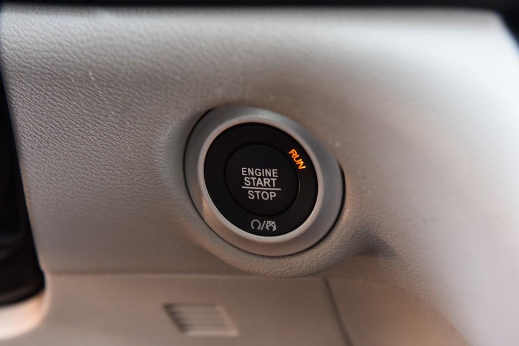 Chrysler Pacifica Vehicle Image 18