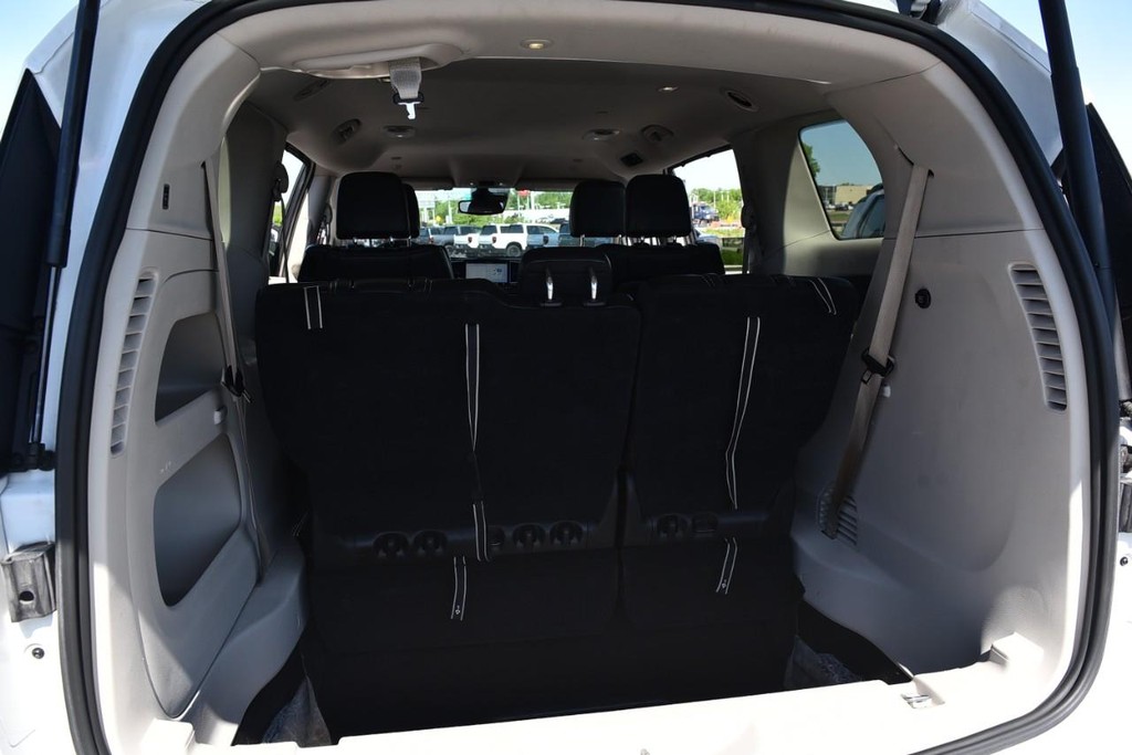 Chrysler Pacifica Vehicle Image 26