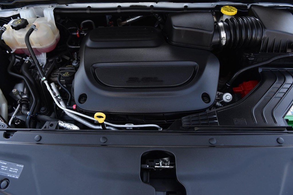 Chrysler Pacifica Vehicle Image 28