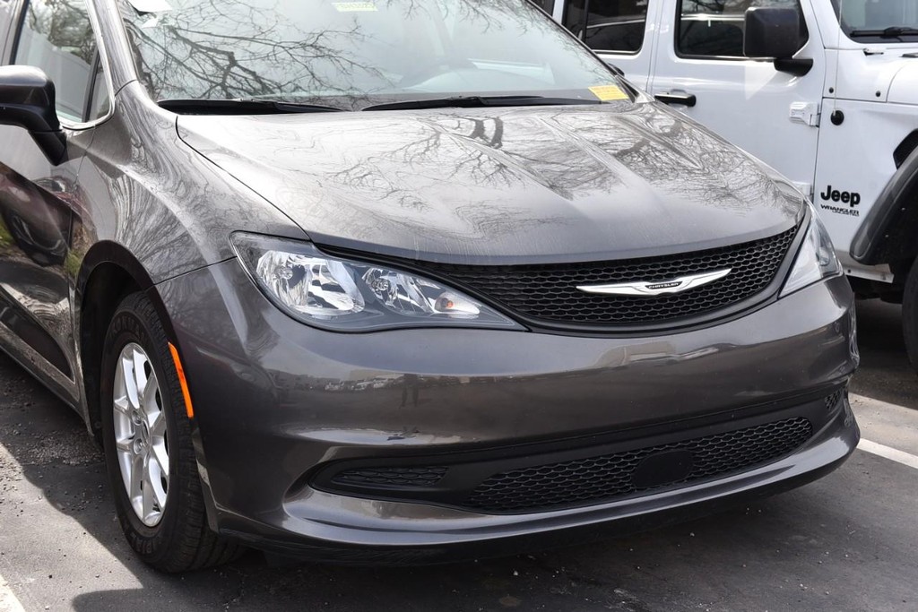 Chrysler Voyager Vehicle Image 02