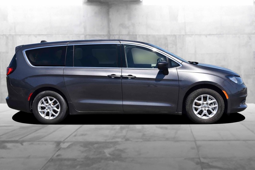 Chrysler Voyager Vehicle Image 05