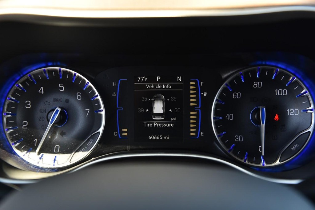 Chrysler Voyager Vehicle Image 11