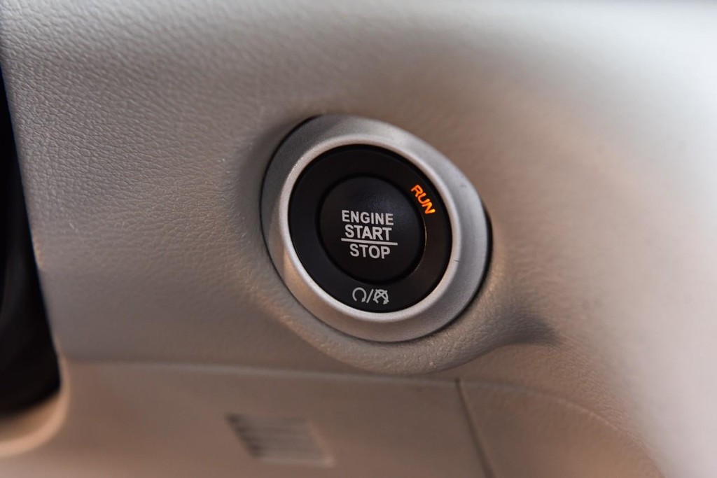 Chrysler Voyager Vehicle Image 16