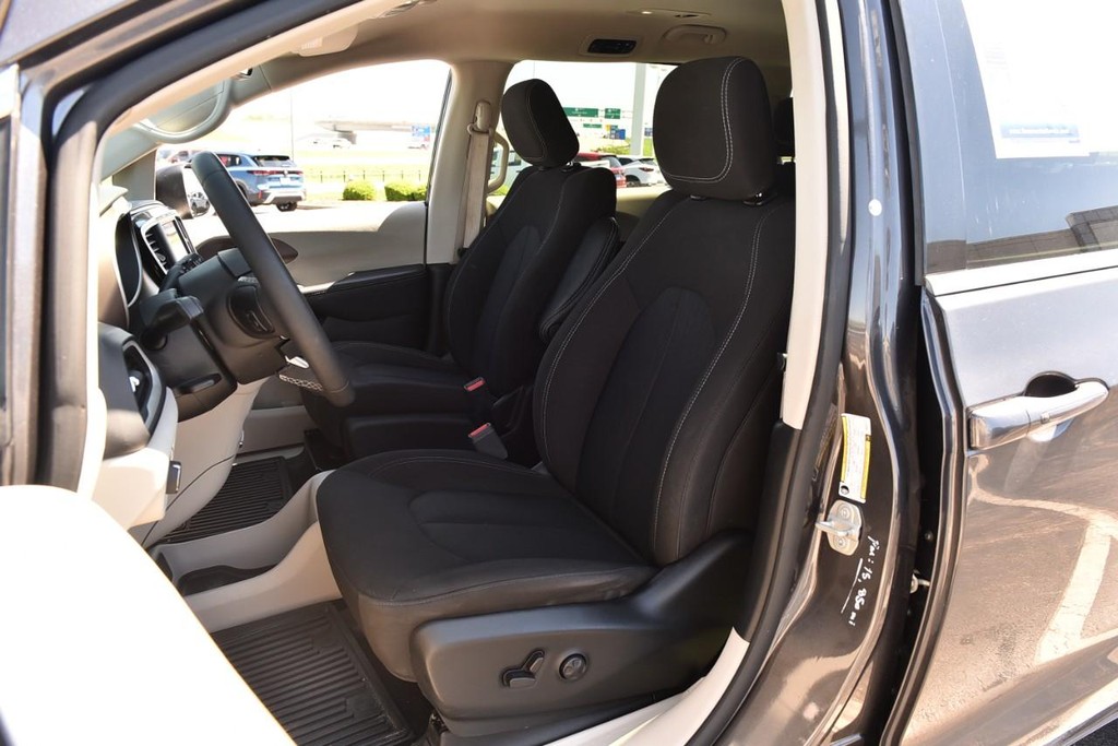 Chrysler Voyager Vehicle Image 18