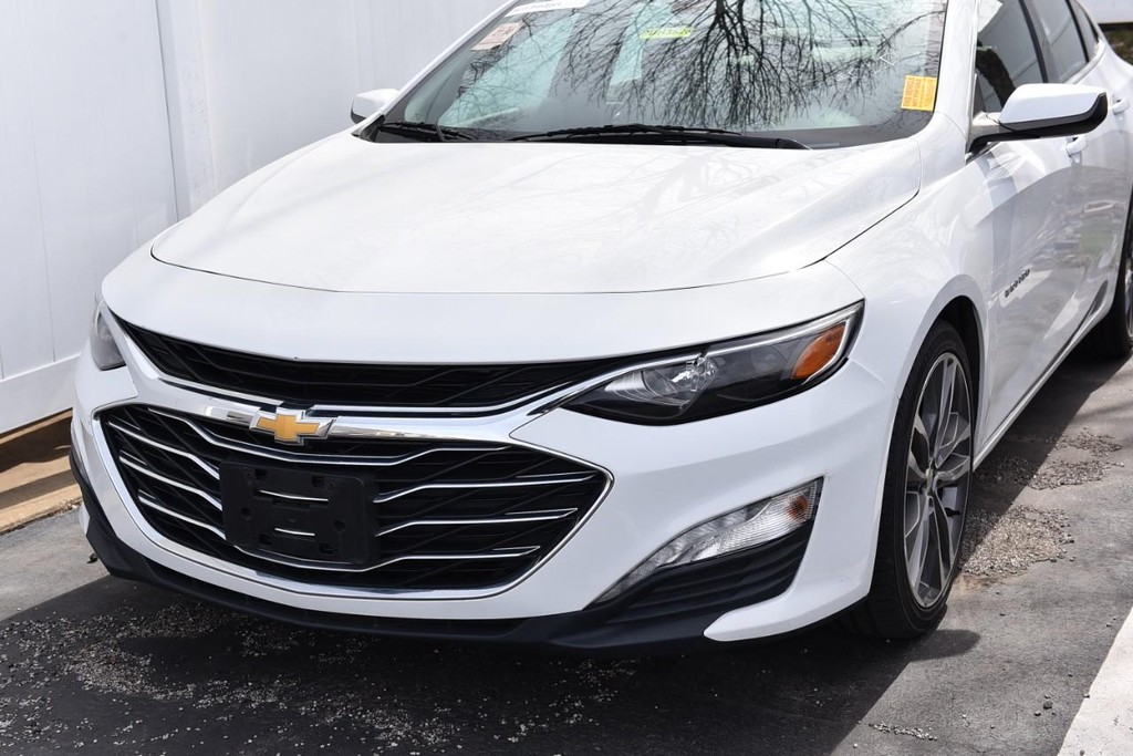 Chevrolet Malibu Vehicle Image 02