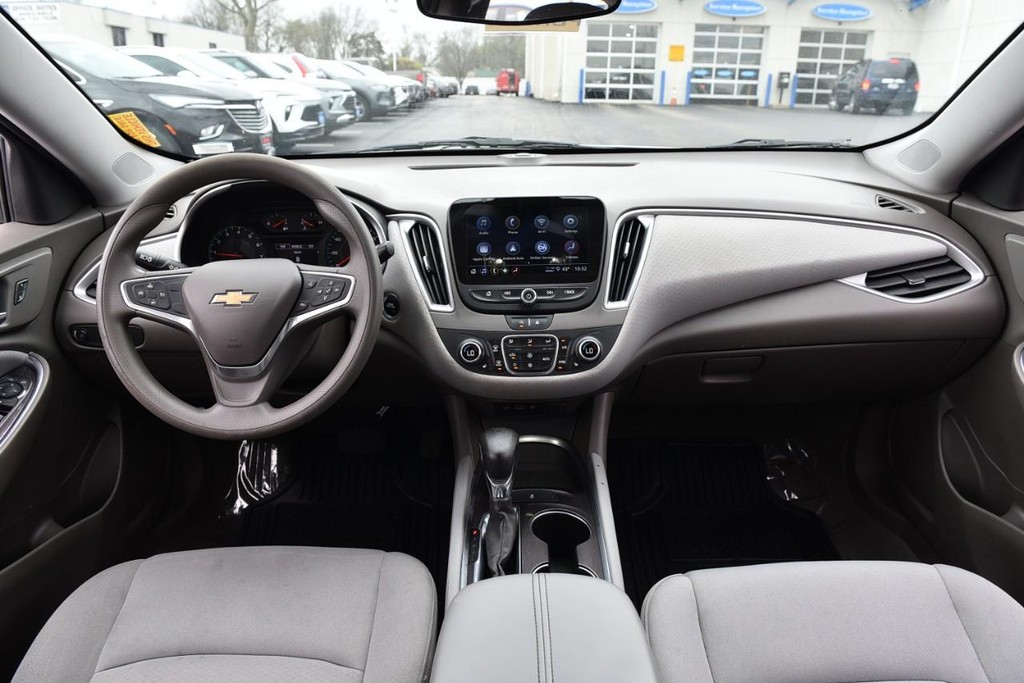 Chevrolet Malibu Vehicle Full-screen Gallery Image 07