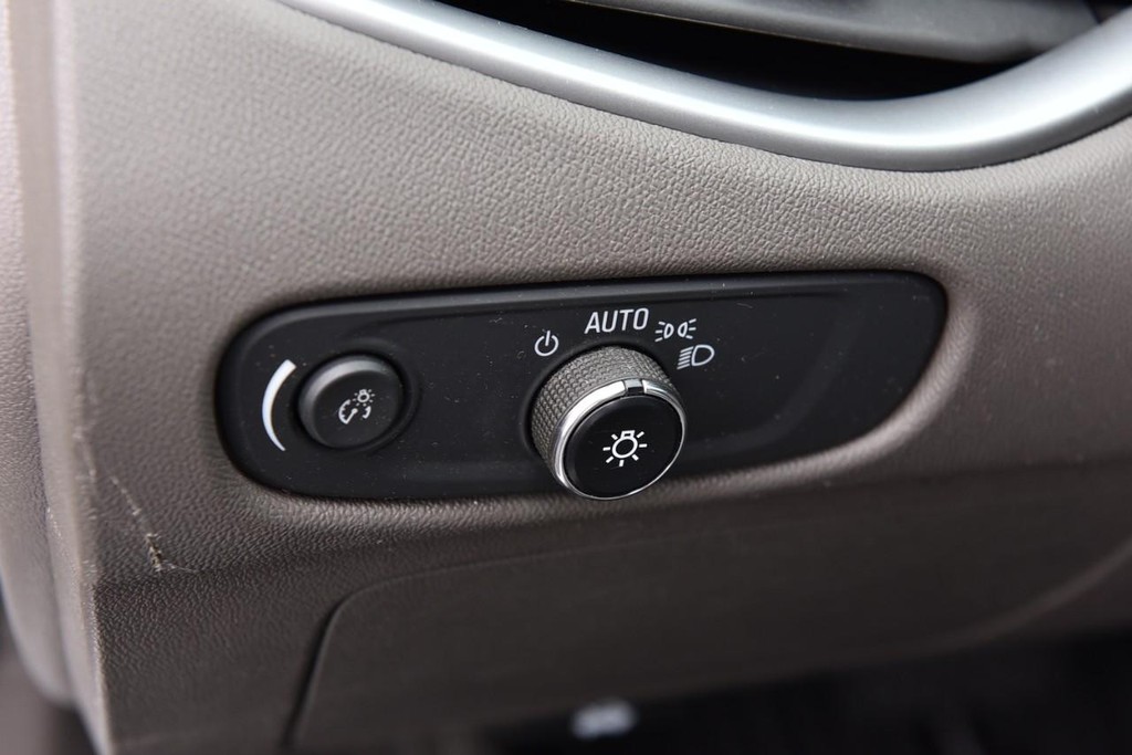 Chevrolet Malibu Vehicle Full-screen Gallery Image 09