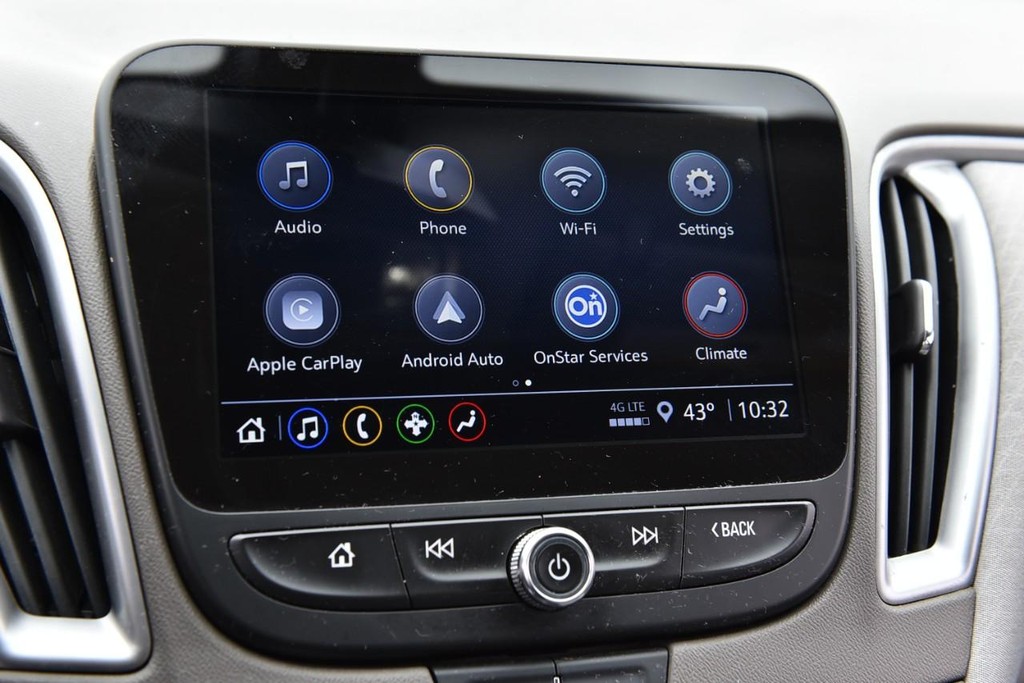 Chevrolet Malibu Vehicle Full-screen Gallery Image 12