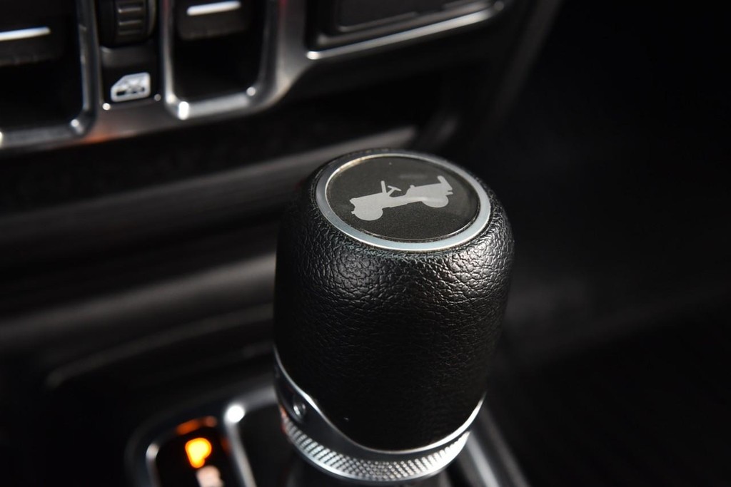 Jeep Wrangler Vehicle Image 16