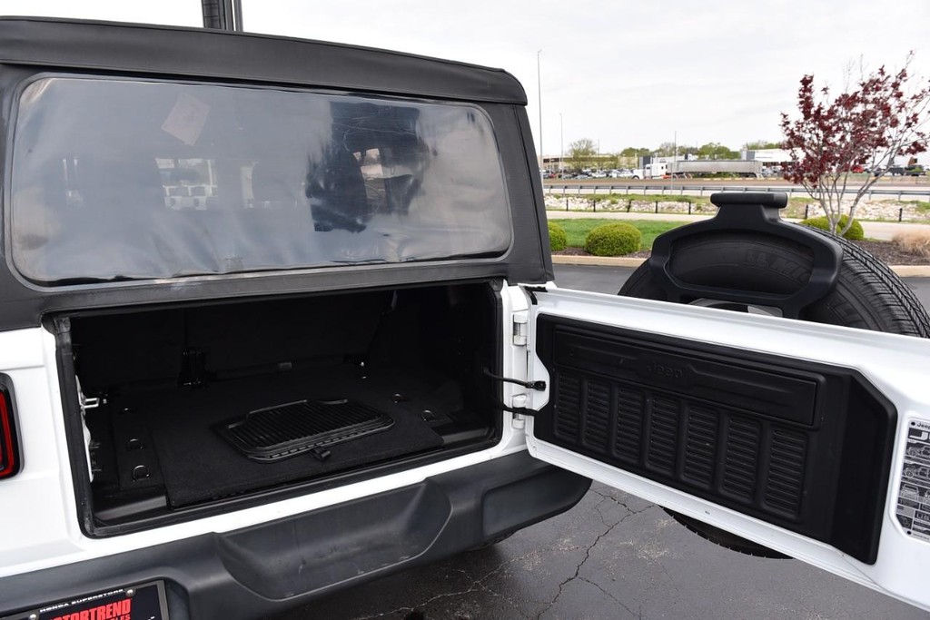 Jeep Wrangler Vehicle Image 23