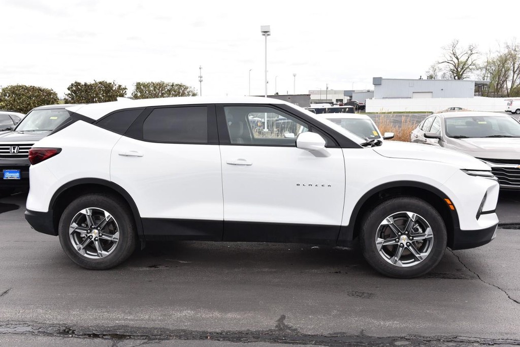 Chevrolet Blazer Vehicle Full-screen Gallery Image 05