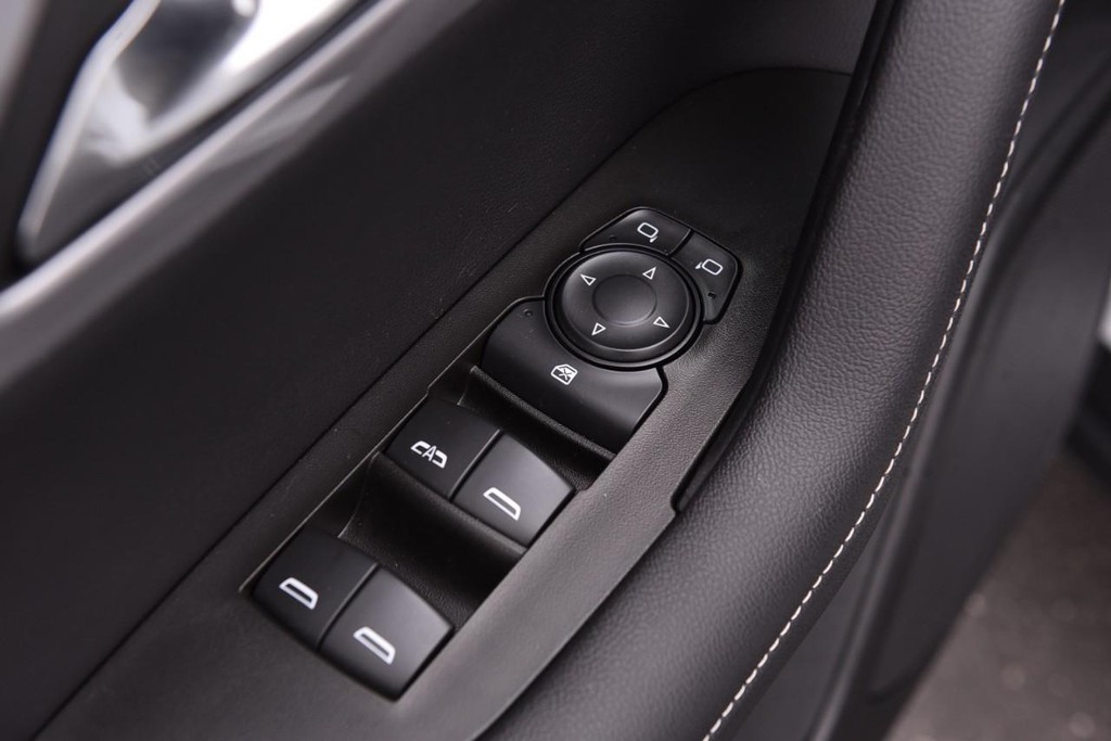 Chevrolet Blazer Vehicle Full-screen Gallery Image 08