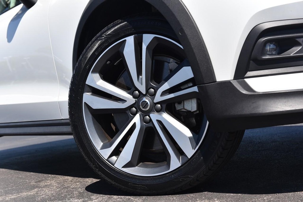 Volvo V60 Cross Country Vehicle Image 03