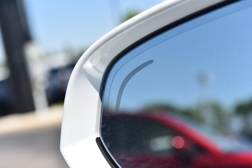 Volvo V60 Cross Country Vehicle Full-screen Gallery Image 10