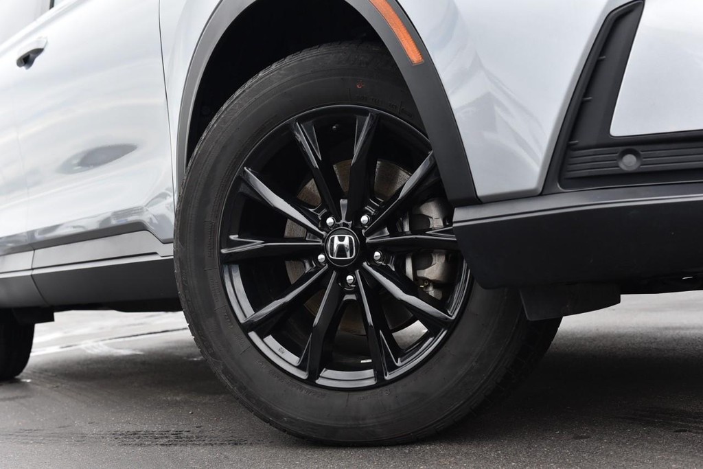 Honda CR-V Hybrid Vehicle Full-screen Gallery Image 3