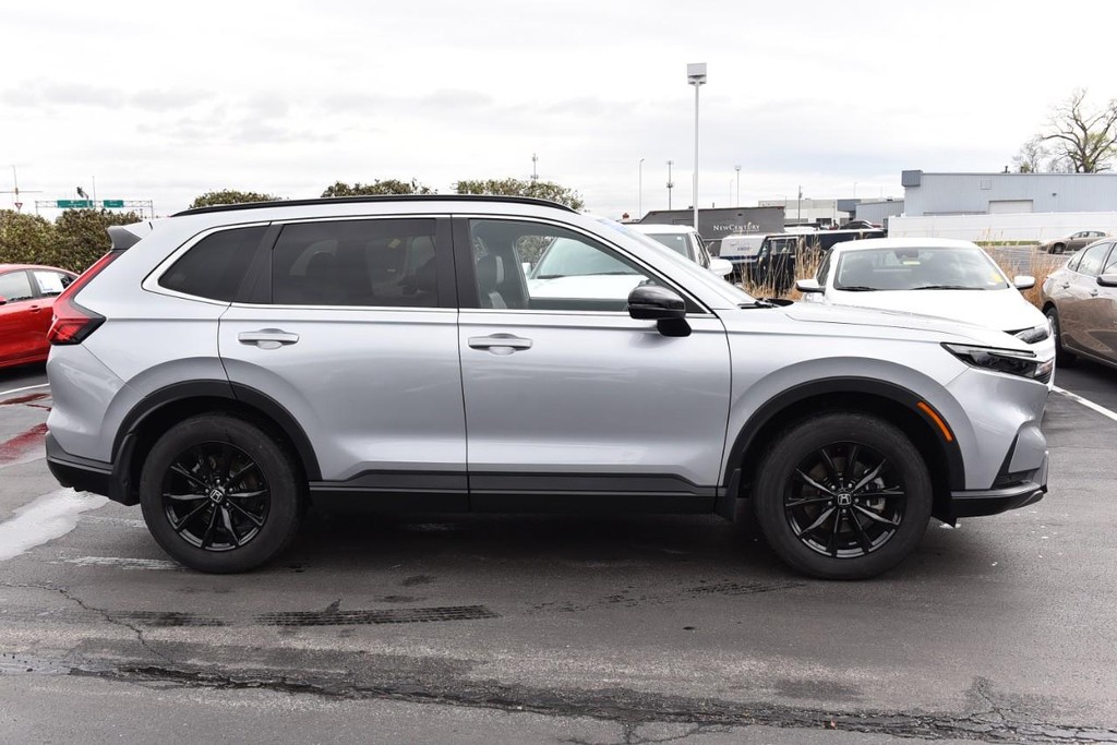 Honda CR-V Hybrid Vehicle Full-screen Gallery Image 5