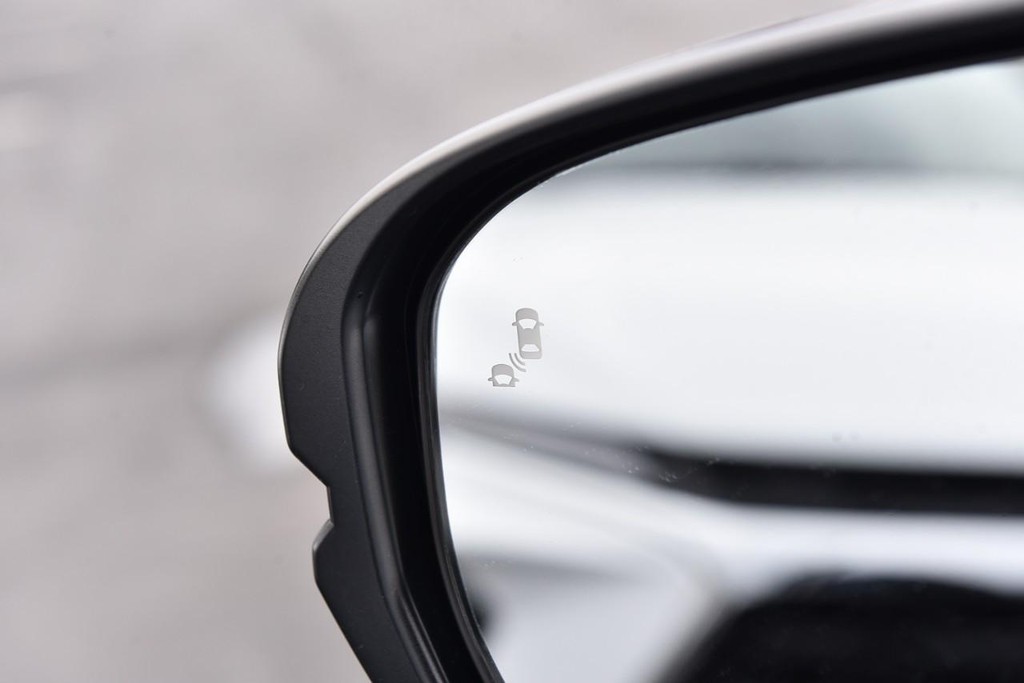 Honda CR-V Hybrid Vehicle Full-screen Gallery Image 10